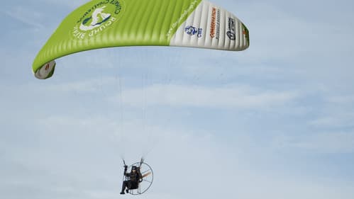 Joanna Lumley and the Human Swan Bild 4