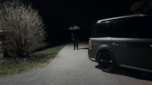 The Man with the Black Umbrella Bild 4