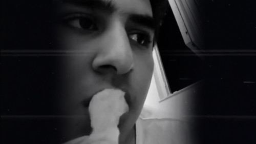 Potato Eats Fried Potatoes at Night Bild 1