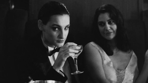 Un mois chez les filles Bild 1