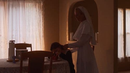 A Dark Haired Girl Bild 1