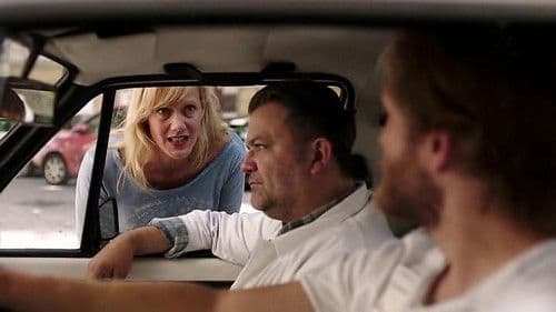 Eltern allein zu Haus: Frau Busche Bild 1