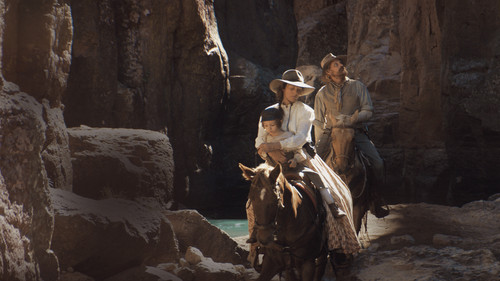 The Dead Don't Hurt Bild 6