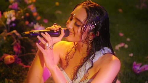 Raveena: Asha’s Awakening Live Bild 1
