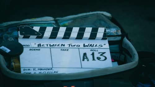 Between Two Walls Bild 1