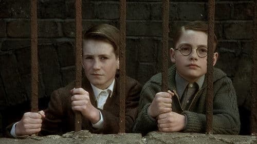 The Long Day Closes Bild 1