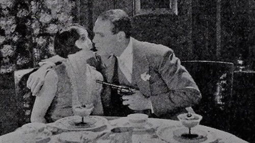 Hooked at the Altar Bild 1