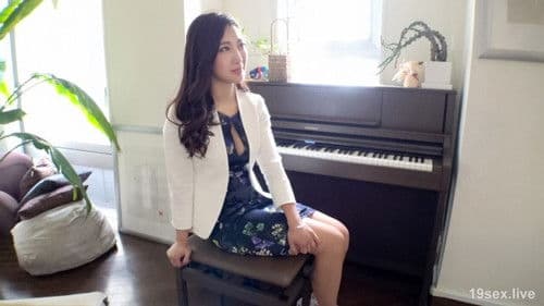 MIUM-083 街行くセレブ人妻をナンパしてAV自宅撮影！⇒中出し性交！ celeb.29 『しみクンニで呼び起こせ！』壇○似セックスレス奥様の情熱エロ魂！ 寝取り悶絶イキ in 目黒 Bild 4