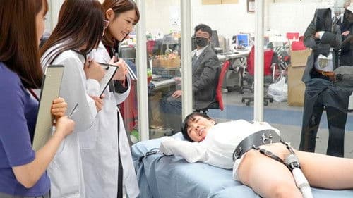 SOD女子社員 150，000回転（従来比30倍）超高速電マでイクッ！最高に気持ち良い電マを求めて自ら実験台となり絶頂しながらも新型電マ開発に挑んだ結果、パンツスーツの裾まで濡れるほど漏らして漏らして4人合計78イキ！ Bild 1