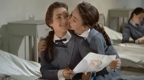 Mädchen in Uniform Bild 6