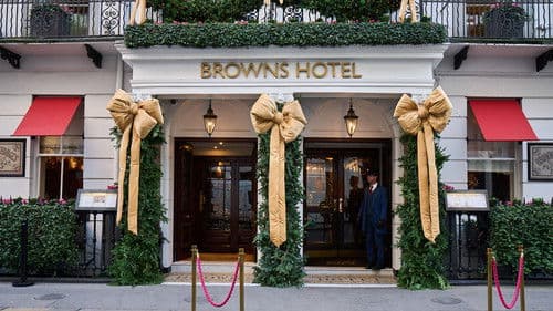 A Very British Hotel at Christmas Bild 1