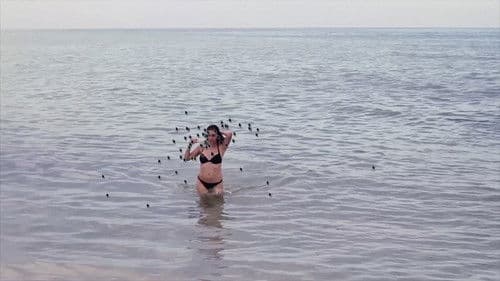 Hot Beach Babe Aims to Please Bild 1