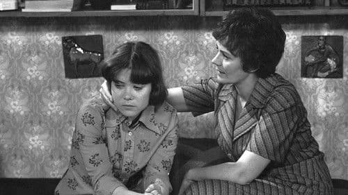 Julie pod balkonem Bild 1