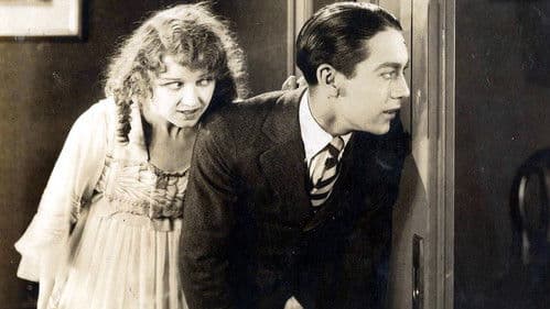 The Girl at Home Bild 1