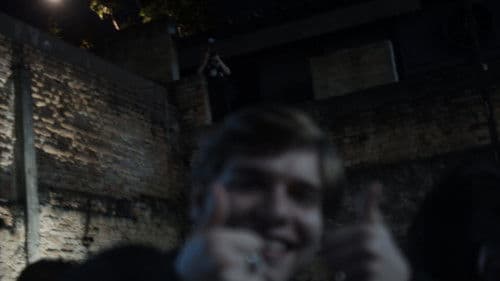 THE WORLD IS CONSUMING ME AND I CAN'T RUN AWAY FROM THE FALL Bild 6