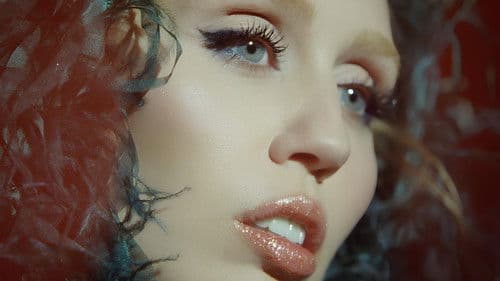 Miley Cyrus: Something Beautiful Bild 5