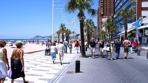 Bargain-Loving Brits in the Sun Bild 2